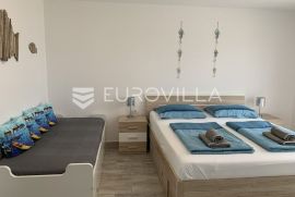 Medulin, kuća 100 m od mora, NKP 186,30 m2, Medulin, Casa