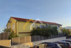 Villa sa 5 apartmana - Šilo otok Krk, Dobrinj, Σπίτι