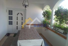 Villa sa 5 apartmana - Šilo otok Krk, Dobrinj, Σπίτι