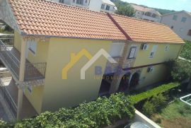 Villa sa 5 apartmana - Šilo otok Krk, Dobrinj, Σπίτι