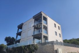 KLENOVICA - Apartman sa zajedničkim bazenom i pogledom na more, Novi Vinodolski, شقة