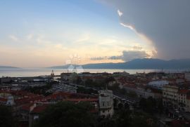 BULEVARD STAN 136M2 SA PANORMASKIM POGLEDOM!, Rijeka, Daire