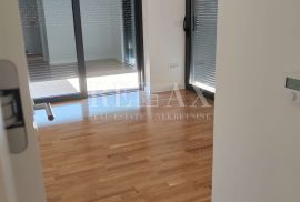 KRK- Moderna novogradnja s bazenom i pogledom na more, Krk, Apartamento