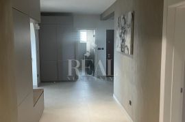 Hosti, luksuzna etaža, 4S+DB, 217m2, Rijeka, Flat