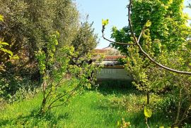 ISTRA, LIŽNJAN Kamena kuća u Šišanu s bazenom, garažom i velikom okućnicom, Ližnjan, House