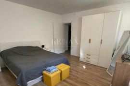 Stan Opatija, u centru s parkingom i terasom, Opatija, Appartment