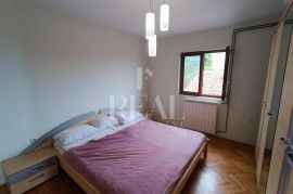 Lovran stan 122m2 građevinski teren,okućnica, garaža !, Lovran, Appartment