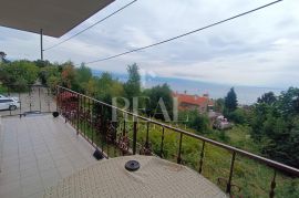 Lovran stan 122m2 građevinski teren,okućnica, garaža !, Lovran, Appartment