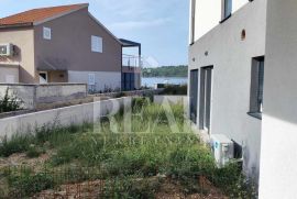 Srima 50 m od mora 2S+DB 98,33 sa terasom i vrtom, Vodice, Appartement