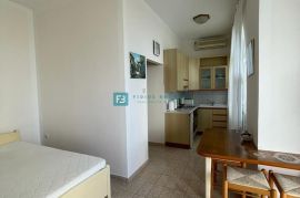 SRIMA, luksuzna kuća, 5 apartmana, 2. red od mora, pogled na more, Vodice, House