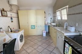 SRIMA, luksuzna kuća, 5 apartmana, 2. red od mora, pogled na more, Vodice, House