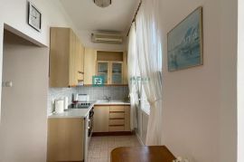 SRIMA, luksuzna kuća, 5 apartmana, 2. red od mora, pogled na more, Vodice, House