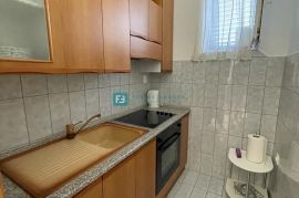 SRIMA, luksuzna kuća, 5 apartmana, 2. red od mora, pogled na more, Vodice, House