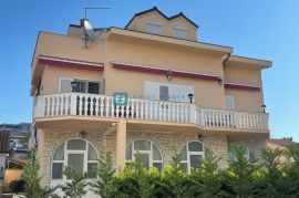 SRIMA, luksuzna kuća, 5 apartmana, 2. red od mora, pogled na more, Vodice, House