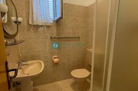 SRIMA, luksuzna kuća, 5 apartmana, 2. red od mora, pogled na more, Vodice, House