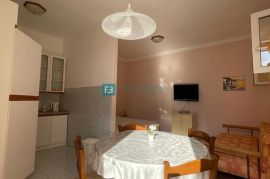 SRIMA, luksuzna kuća, 5 apartmana, 2. red od mora, pogled na more, Vodice, House