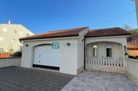 SRIMA, luksuzna kuća, 5 apartmana, 2. red od mora, pogled na more, Vodice, House