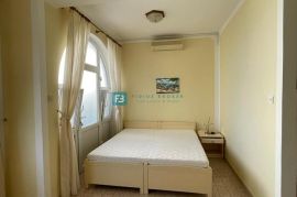 SRIMA, luksuzna kuća, 5 apartmana, 2. red od mora, pogled na more, Vodice, House