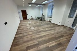 Centar-64m2,adaptirano odmah useljivo, Rijeka, Commercial property