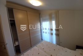 Pula, Pješčana uvala, Penthouse s pogledom na more, vrtom, parking mjestom, NKP 150 m2, Medulin, Διαμέρισμα