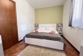 Istra, Medulin - namješteni prizemni trosobni apartman, NKP 70.42 m2, 200 m od mora, Medulin, Appartment