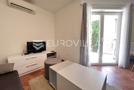 Istra, Medulin - namješteni prizemni trosobni apartman, NKP 70.42 m2, 200 m od mora, Medulin, Appartment