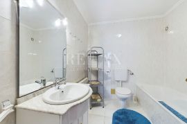 Klenovica - Stan u 1.redu sa okućnicom 250m2, Novi Vinodolski, Wohnung