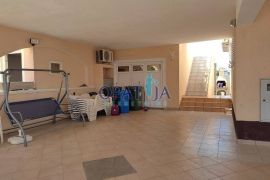 Vir/Dalmacija apartman na prvom katu, prvi red do mora, Vir, Appartment