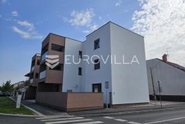 Osijek, Retfala, četverosoban stan 100 m2 sa dvorištem od 50 m2, Osijek, Appartement