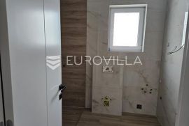 Osijek, Retfala, četverosoban stan 100 m2 sa dvorištem od 50 m2, Osijek, Appartement