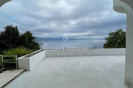 OPATIJA, stan od 224 m2 u roh bau fazi + apartman 39 m2, s panoramskim pogledom na Kvarner, Opatija, Stan