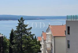 Dramalj penthouse sa garažom i zasebnim apartmanom, Crikvenica, شقة