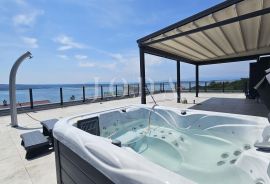 Dramalj penthouse sa garažom i zasebnim apartmanom, Crikvenica, Stan