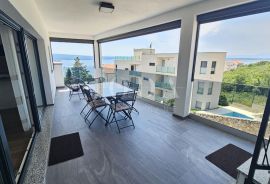 Dramalj penthouse sa garažom i zasebnim apartmanom, Crikvenica, شقة