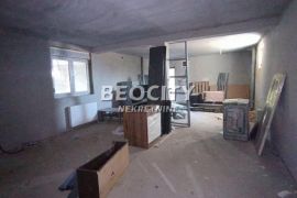 Obrenovac, Obrenovac (mesto), Majora Nebojše Tepavca, 44m2 Adaptacija u stan, Obrenovac, Garage