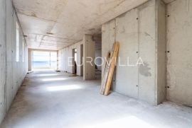 Makarska, komforan trosoban stan s vanjskim bazenom NKP 146, 16 m2, Makarska, Διαμέρισμα