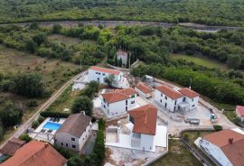 ISTRA,POREČ-Moderna vila u izgradnji, Poreč, Famiglia