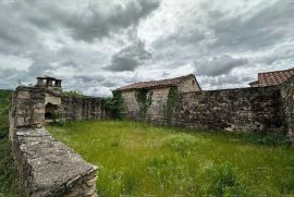 Kuća Prodaju se  dvije stare kamene  kuće , blizina grada Poreča., Poreč, Famiglia