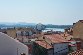 Šarmantna kuća u Šibeniku s pogledom na more, Šibenik, Casa