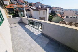 Šarmantna kuća u Šibeniku s pogledom na more, Šibenik, Casa