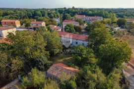 Svetvinčenat, kamena kuća sa velikom okućnicom, Svetvinčenat, House