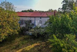 Svetvinčenat, kamena kuća sa velikom okućnicom, Svetvinčenat, House