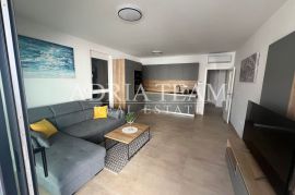 PRILIKA!!! APARTMAN NA 1. KATU STAMBENE ZGRADE, POGLED NA MORE - DIKLO, ZADAR, Zadar, Kвартира