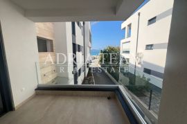 PRILIKA!!! APARTMAN NA 1. KATU STAMBENE ZGRADE, POGLED NA MORE - DIKLO, ZADAR, Zadar, Kвартира