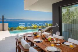 Opatija, luksuzan četverosoban stan s privatnim bazenom NKP 220,92 m2, Opatija, Stan