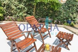 Opatija-centar, pola kuće u naravi dvoetažni stan 200 m2, Opatija, Appartment