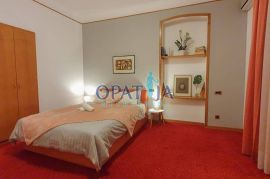 Opatija-centar, pola kuće u naravi dvoetažni stan 200 m2, Opatija, Appartment