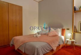 Opatija-centar, pola kuće u naravi dvoetažni stan 200 m2, Opatija, Appartment