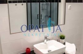 Opatija-centar, pola kuće u naravi dvoetažni stan 200 m2, Opatija, Appartment