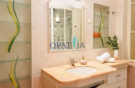 Opatija-centar, pola kuće u naravi dvoetažni stan 200 m2, Opatija, Appartment